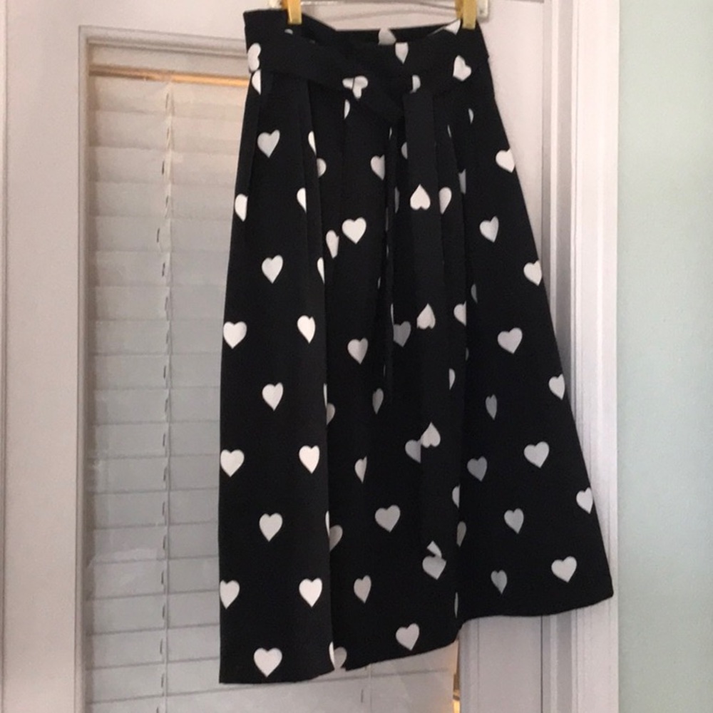 Talbots Black and White Heart Skirt 
Lined and belted, size 8